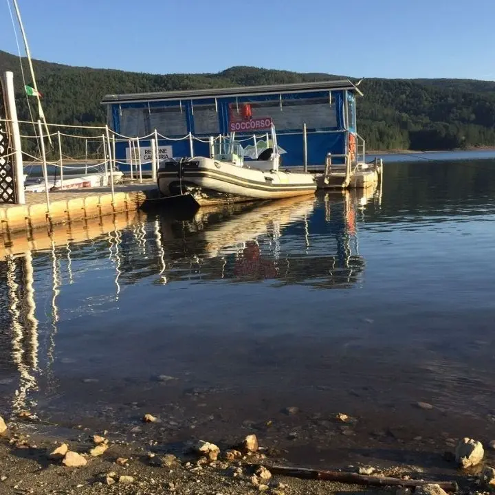 Gara di nuoto nelle acque del lago Arvo, tutto pronto a Lorica per l’evento “Da zero a 1400”