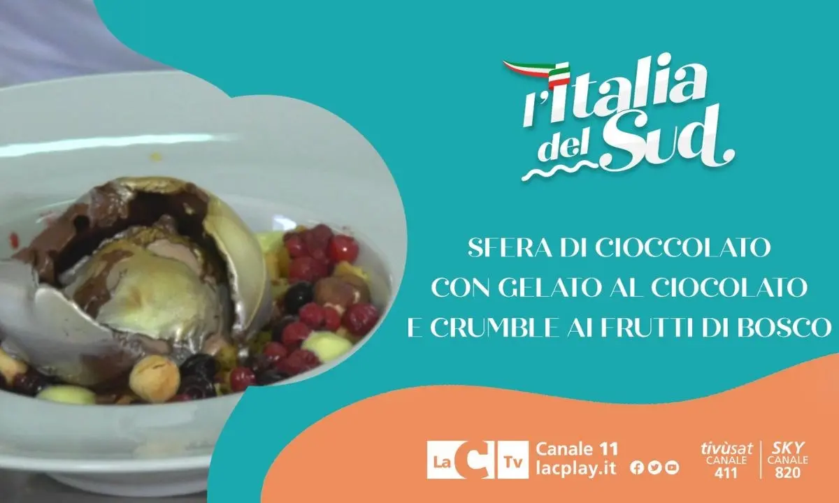 Sfera di cioccolato con gelato alla nocciola: una coccola dal cuore dolce