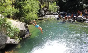 Lavanda, dinosauri e piscine naturali tra paesaggi da favola e divertimento: benvenuti in Calabria