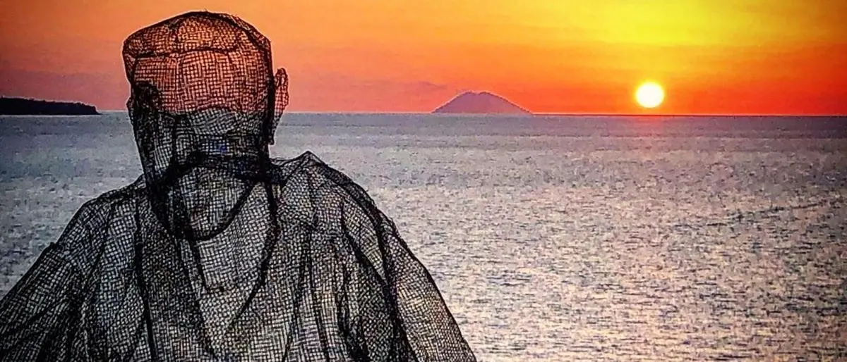 Il collezionista di venti: l’uomo invisibile che domina Pizzo, culla di storia e bellezza