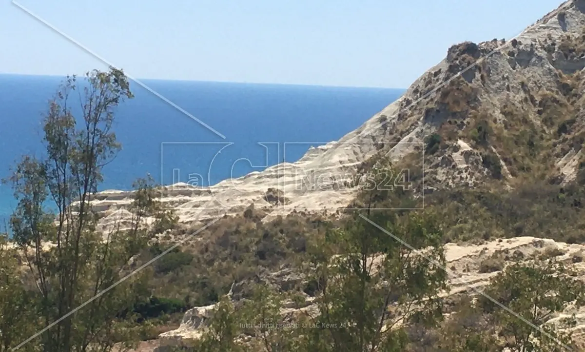 Alla scoperta di Palizzi: la luna sui calanchi, il profumo di gelsomino e i colori del mar Ionio