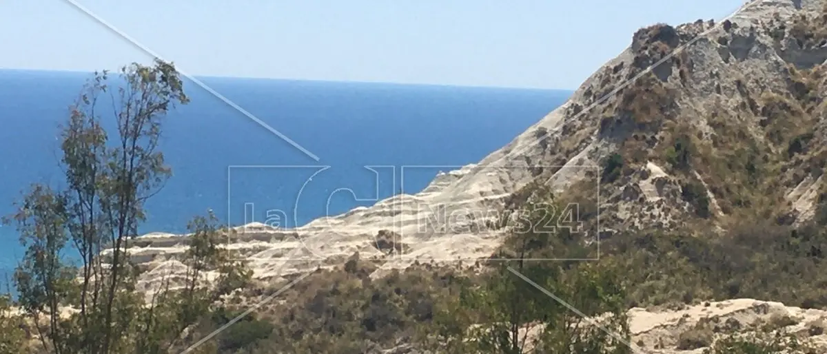 Alla scoperta di Palizzi: la luna sui calanchi, il profumo di gelsomino e i colori del mar Ionio