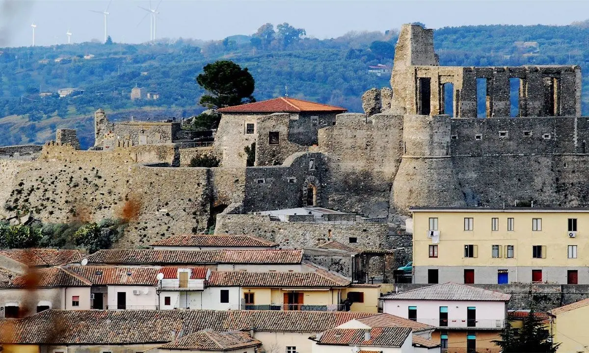 Fondato da Ulisse e decantato da Virgilio: viaggio nel borgo di Squillace tra storia, cultura e leggenda