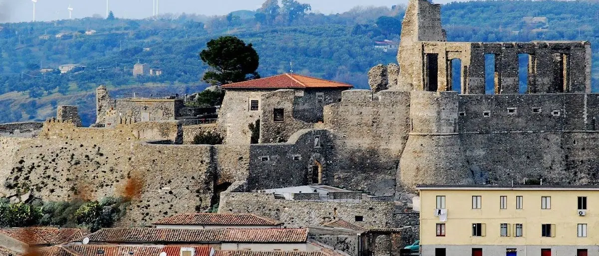Fondato da Ulisse e decantato da Virgilio: viaggio nel borgo di Squillace tra storia, cultura e leggenda