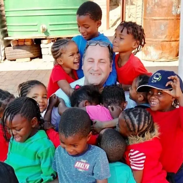 Sergio Crocco, il missionario laico con Cosenza e l’Africa nel cuore: la sua Terra di Piero dalla parte degli ultimi