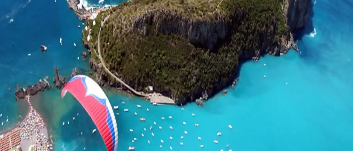 Arrampicate e voli in parapendio: ecco alcuni degli sport estremi da fare in Calabria per chi ama l’adrenalina
