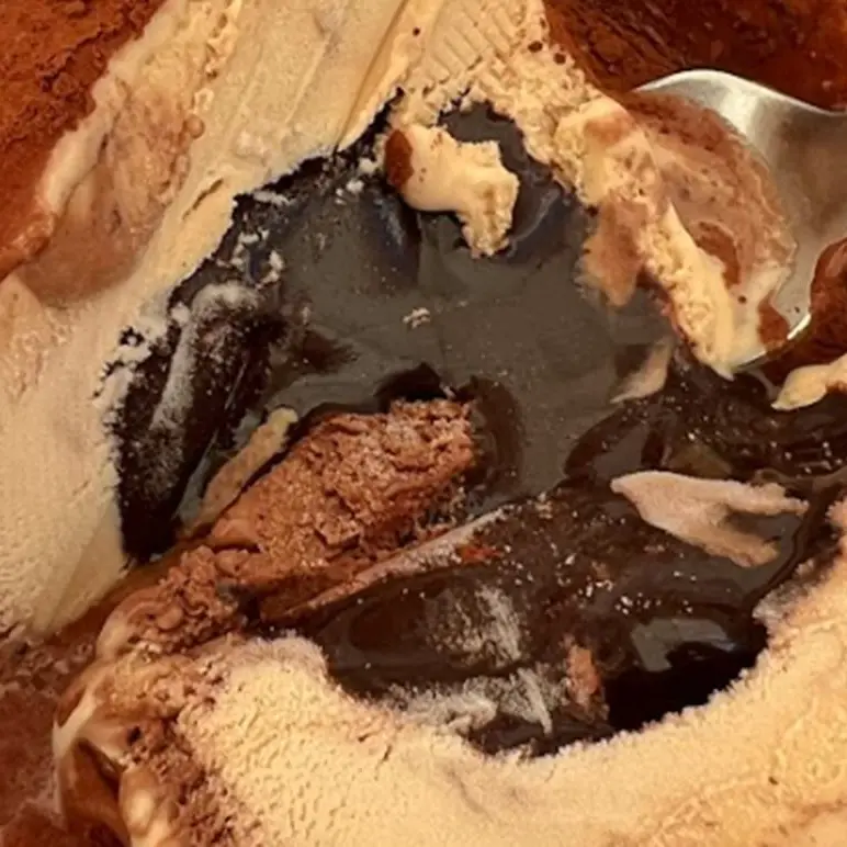 Tra tradizione e innovazione, viaggio nelle gelaterie di Pizzo dove il tartufo è un’esplosione di gusto