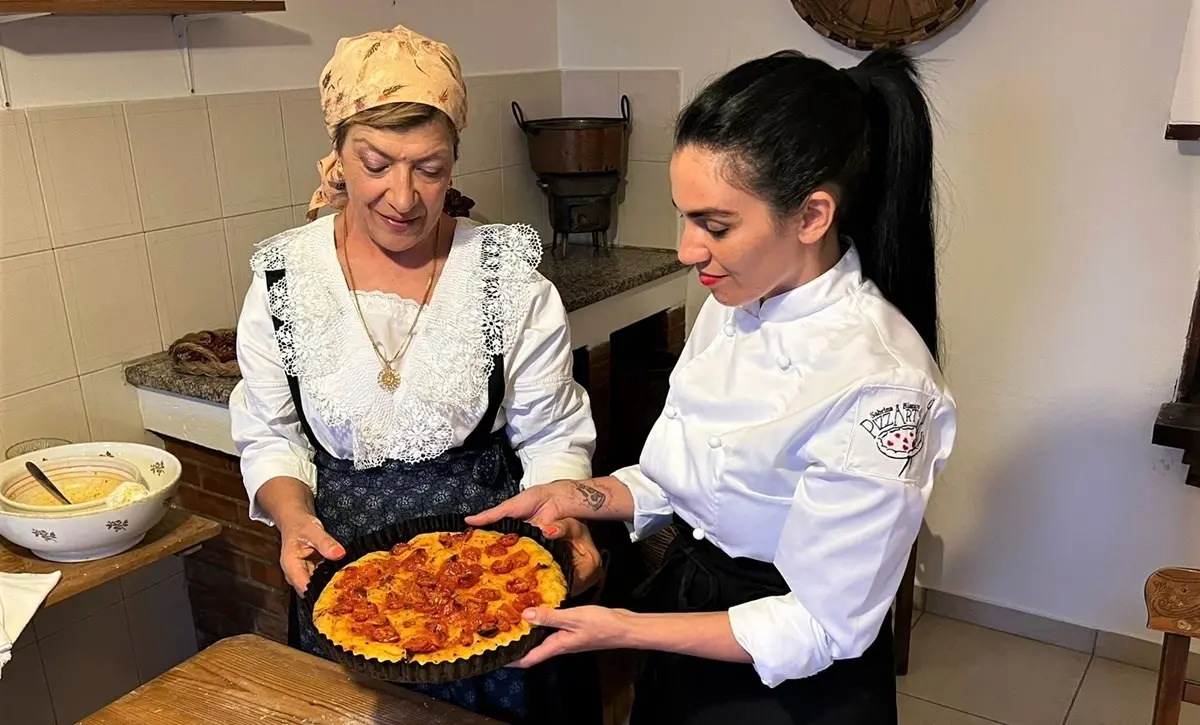 La Gabamarita di Spezzano Albanese, la tipica pizza arbereshe che spopola nello street food