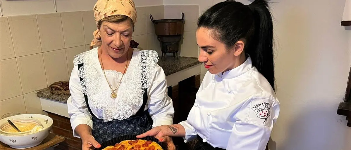 La Gabamarita di Spezzano Albanese, la tipica pizza arbereshe che spopola nello street food
