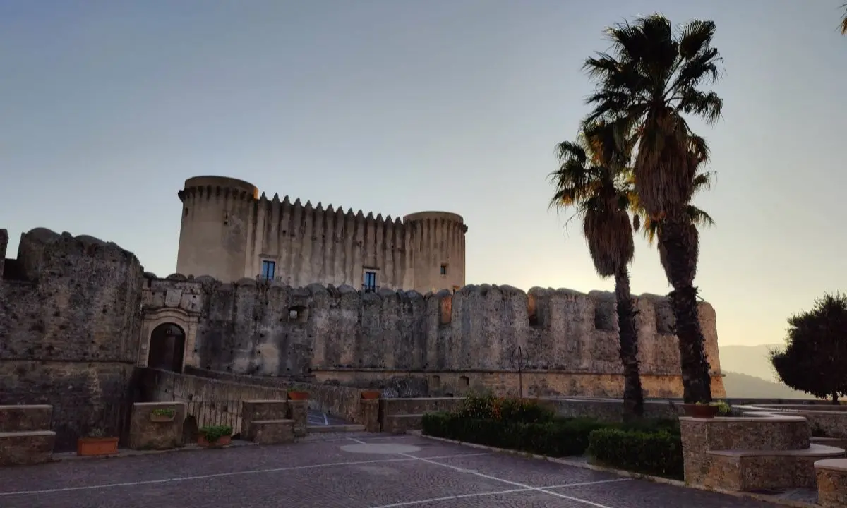 Santa Severina, la nave di pietra che governa la valle del fiume Neto