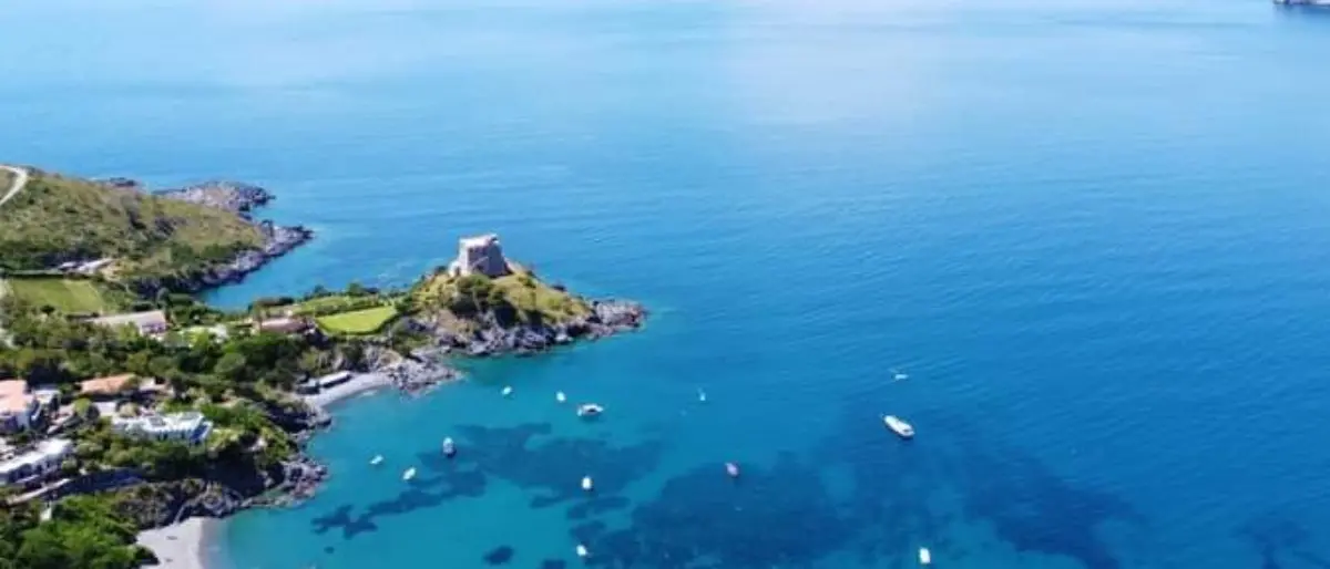 Torre Crawford, mistero e vampiri attorno alla torre di San Nicola Arcella