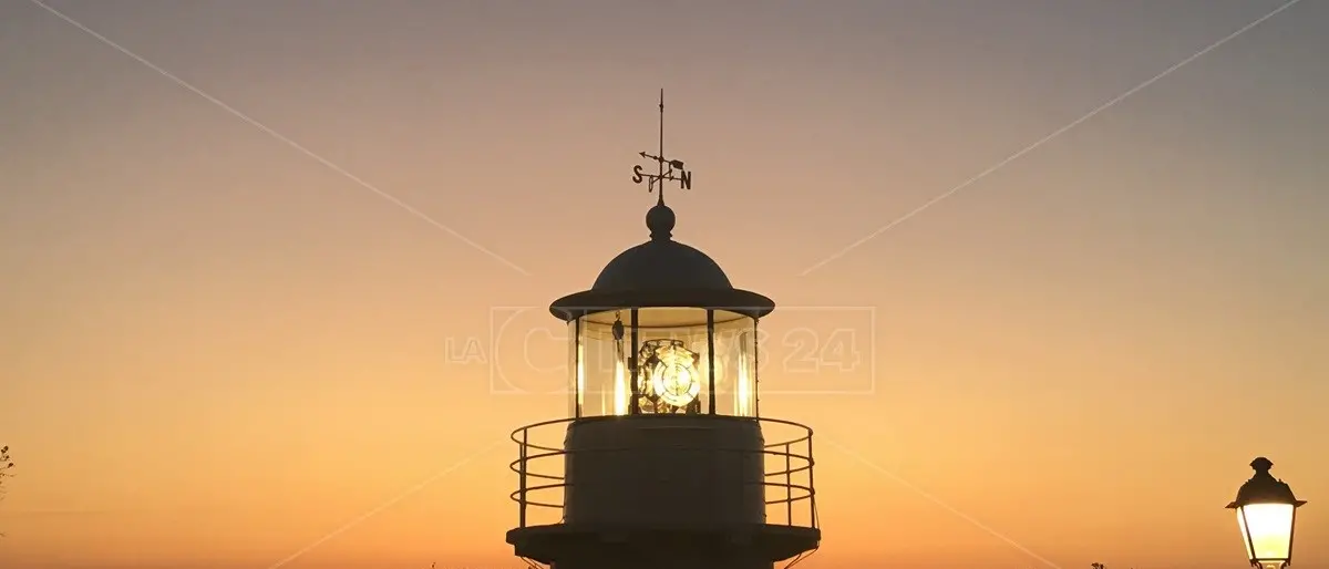 Sono i guardiani dei mari, viaggio tra i fari che illuminano le coste della Calabria
