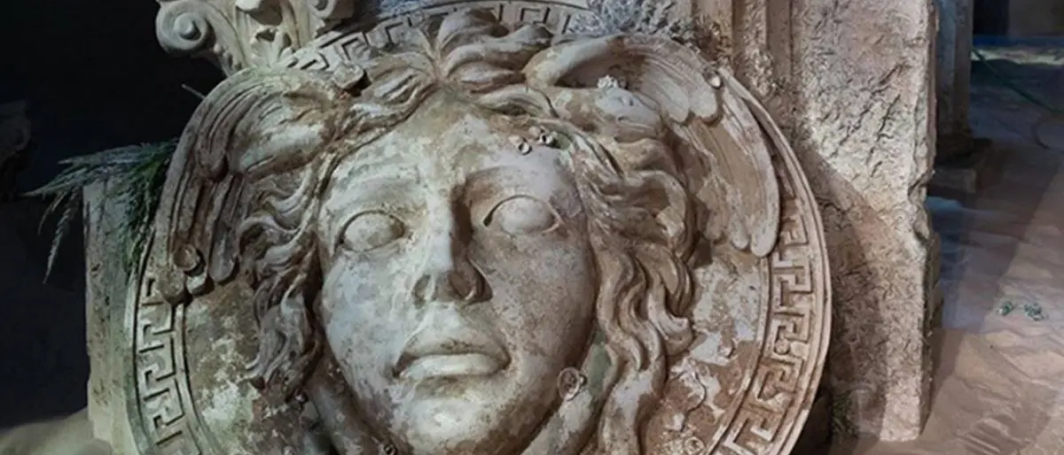 La Medusa di Versace, simbolo del legame profondo della Maison con la Calabria
