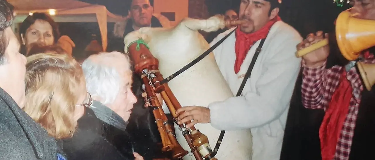 La strenna natalizia, il canto di buon augurio che passa di casa in casa