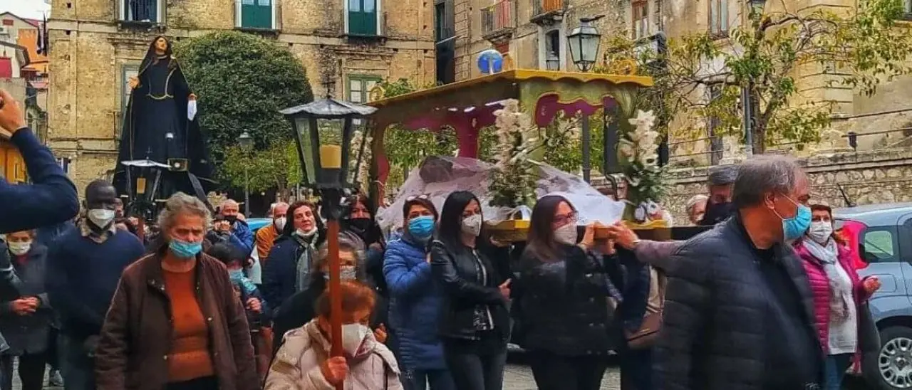 Riti della Settimana Santa nel Crotonese: rievocazioni, preghiere antiche e il pellegrinaggio di Pasquetta a Belvedere Spinello