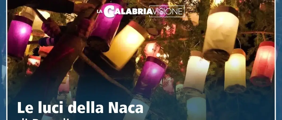 Le luci della Naca di Davoli illuminano la notte del Venerdì Santo