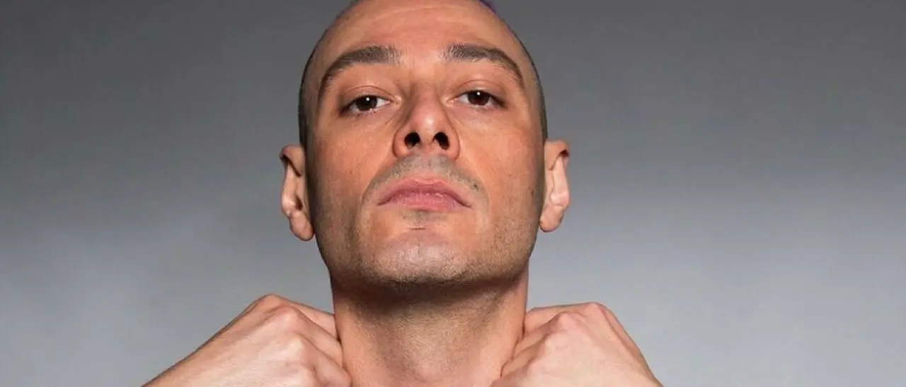 Il rap di Fabri Fibra arriva in Calabria: ad agosto sul palco dell’anfiteatro di Acri