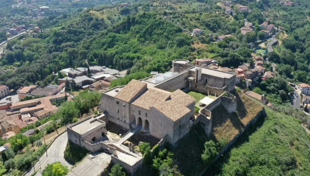 Arte, musica e degustazioni: il Castello svevo di Cosenza pronto ad ospitare il Festival delle candele