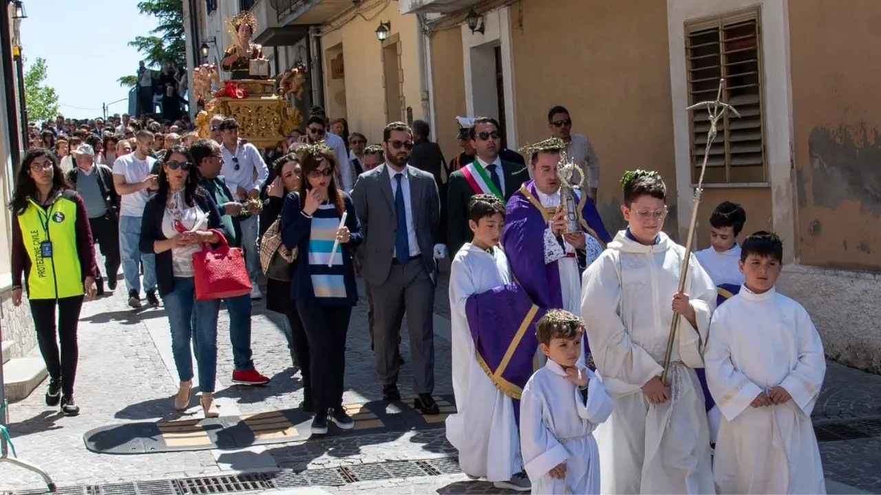 San Floro rinnova il suo voto di penitenza per ringraziare il patrono che liberò la comunità dalla peste