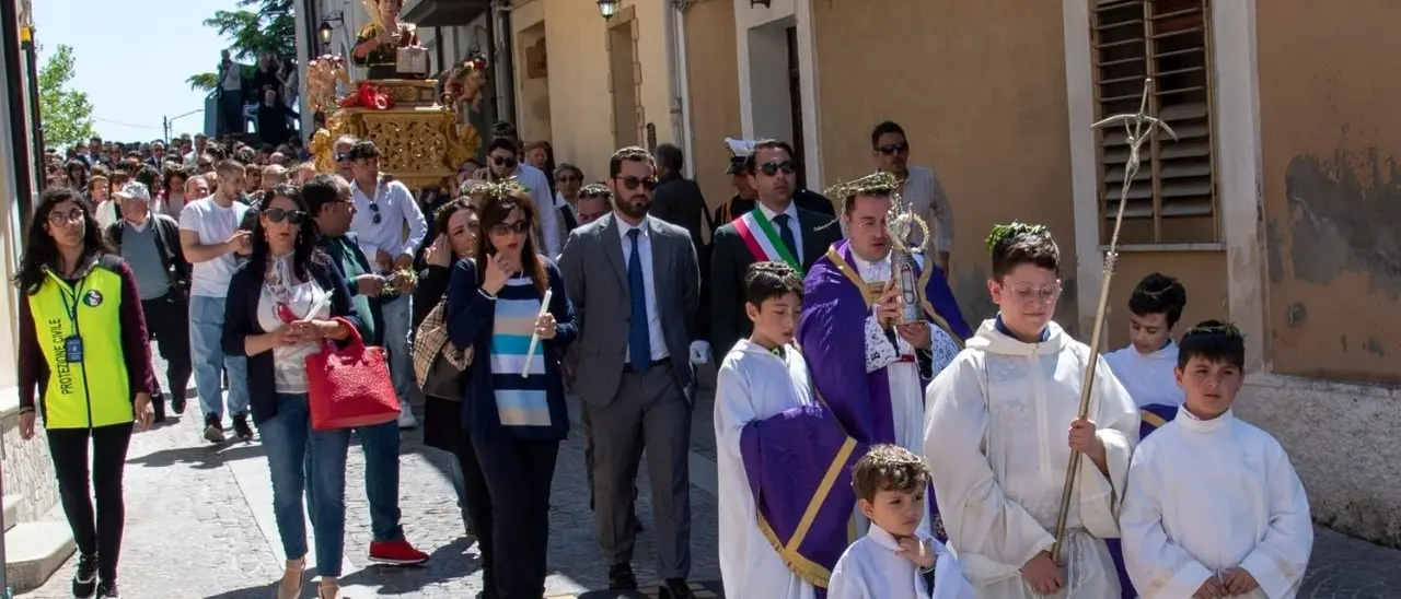 San Floro rinnova il suo voto di penitenza per ringraziare il patrono che liberò la comunità dalla peste