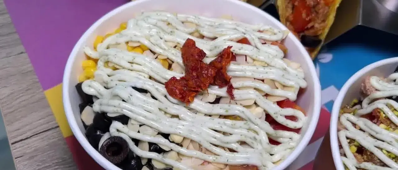 Tutti pazzi per la Poké: il piatto tradizionale delle Hawaii conquista anche la Calabria