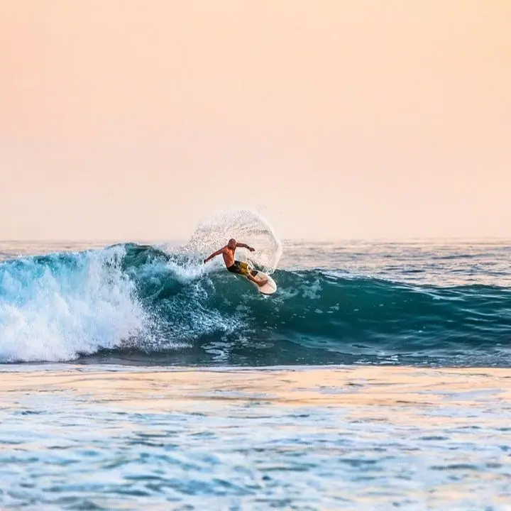 Ecco cinque spiagge in Calabria dove praticare surf, windsurf e kitesurf