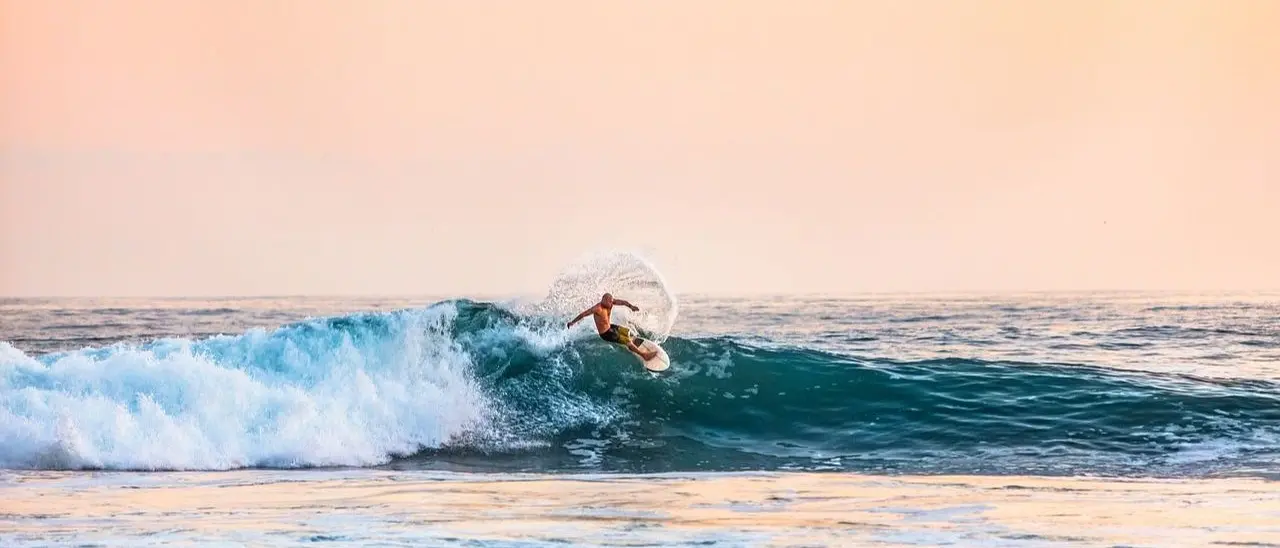 Ecco cinque spiagge in Calabria dove praticare surf, windsurf e kitesurf