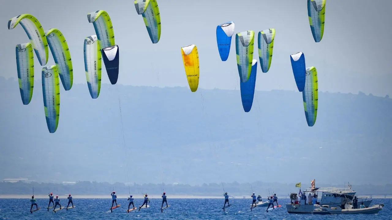 A Gizzeria Lido tornano i mondiali di Kitesurf, attesi oltre 200 atleti: ecco il programma