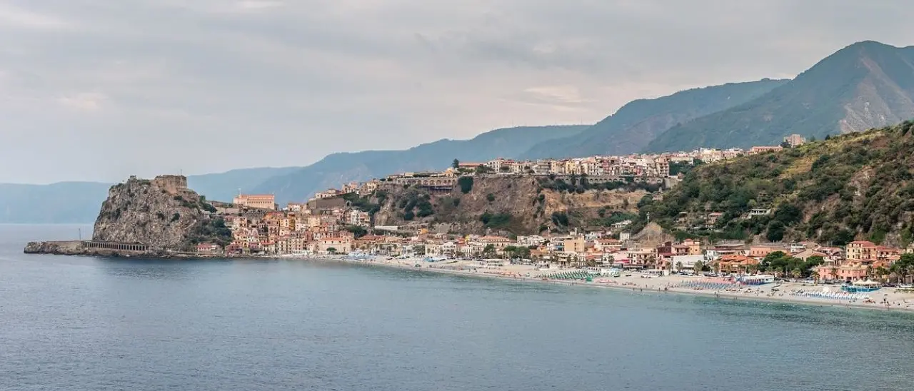 Dieci cose da non perdere a Scilla tra miti, affacci, spiagge e gastronomia