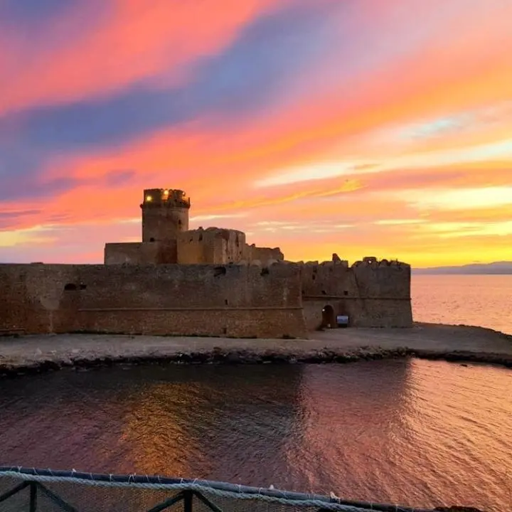 Isola Capo Rizzuto, gioiello di Calabria nello scrigno crotonese: incanto di castelli e spiagge tra le più belle