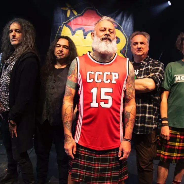 Modena City Ramblers e Peppe Voltarelli sul palco del Paese di Gertrude