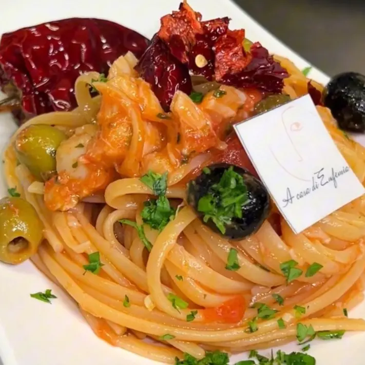 Linguine al baccalà, il piatto della tradizione calabrese che celebra il “re” di tutte le feste