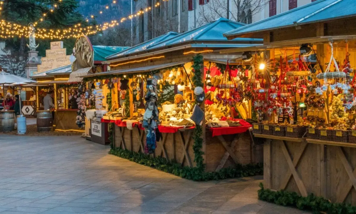 A Lamezia Terme arriva la magia delle Feste con l’inaugurazione dei mercatini di Natale