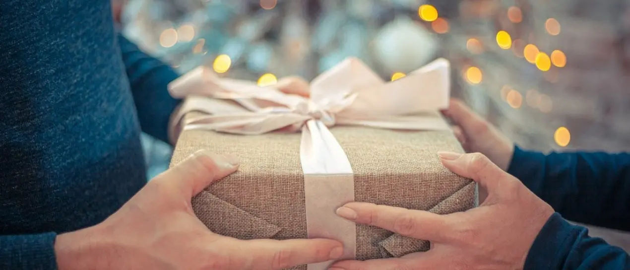 Dal giocattolo sospeso ai doni in ospedale: il Natale solidale nel Vibonese