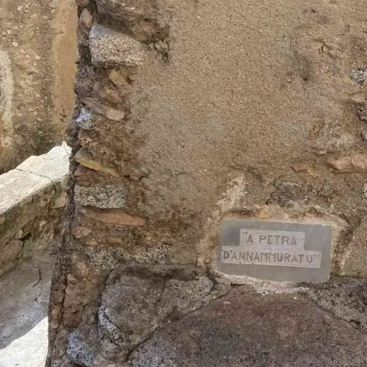 A Badolato la Pietra dell’innamorato che racconta la storia d’amore e ribellione di Margherita e Peppino