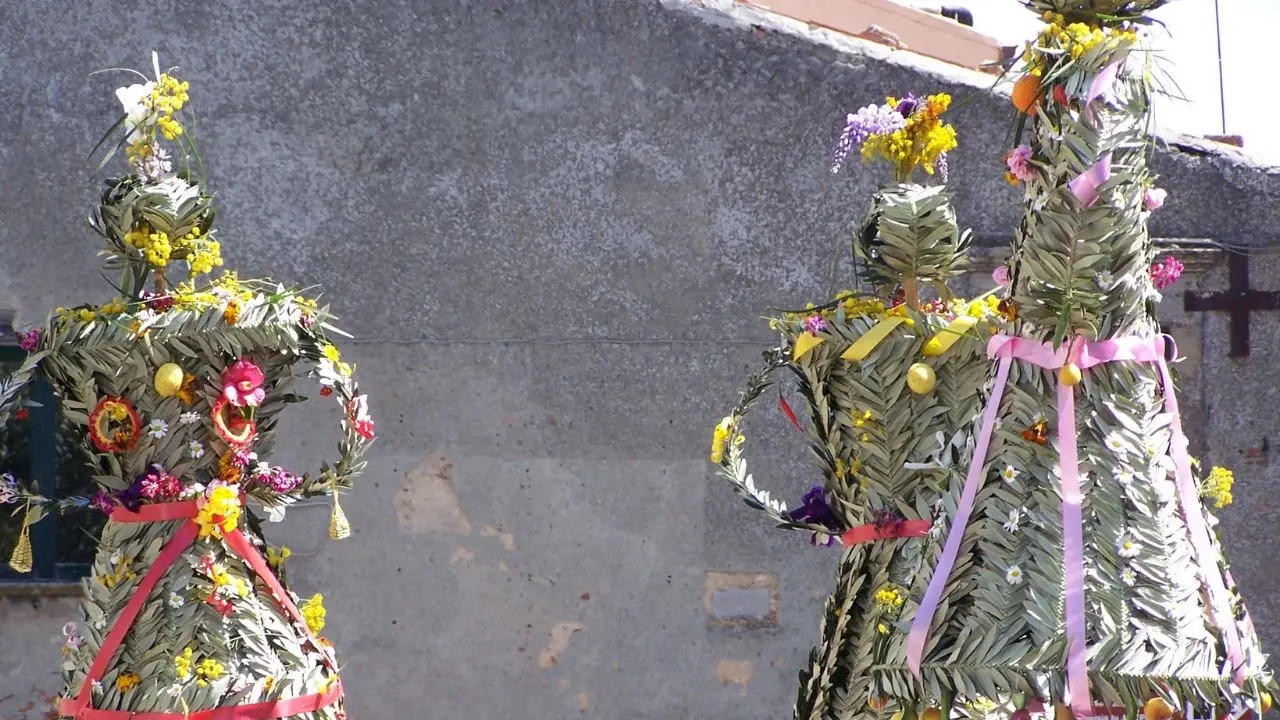 Domenica delle Palme, a Bova il tradizionale rito delle Pupazze portate in processione