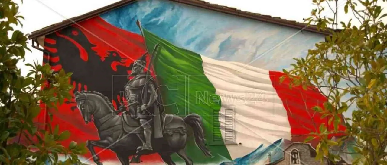 I colori dell’Arbëria illuminano Cerzeto, l’incontro tra Italia e Albania nel murale di Claudio Chiaravalloti