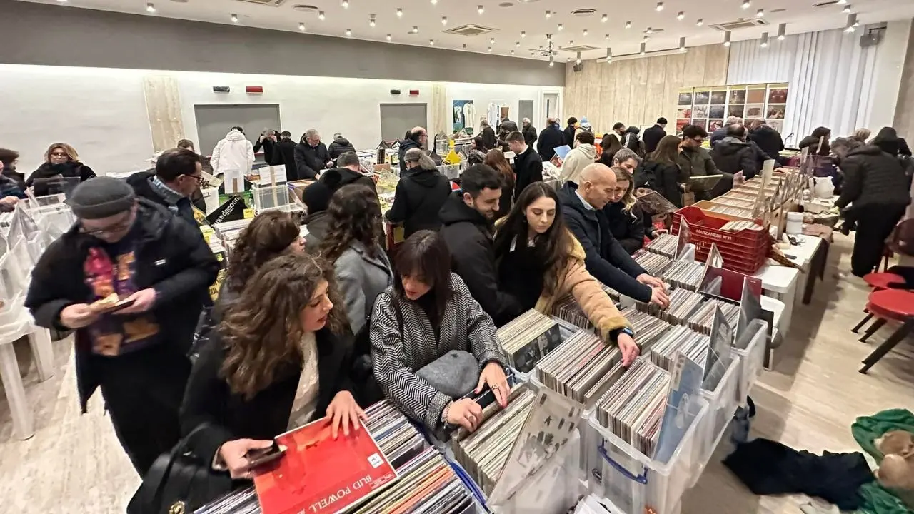 È vinile mania! Gli appassionati dei dischi si ritrovano a Catanzaro