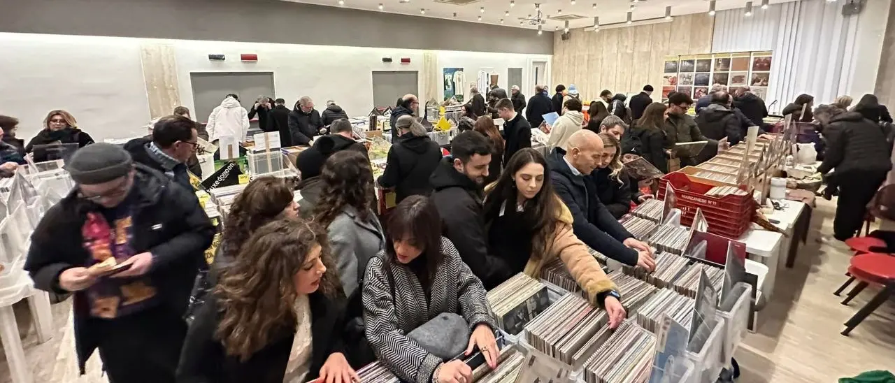È vinile mania! Gli appassionati dei dischi si ritrovano a Catanzaro