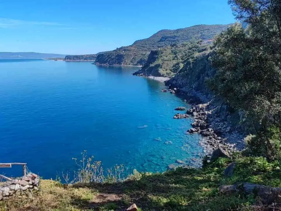 Caletta di Rovaglioso, perla della Costa Viola nel territorio di Palmi: tra leggenda, mare e natura incontaminata