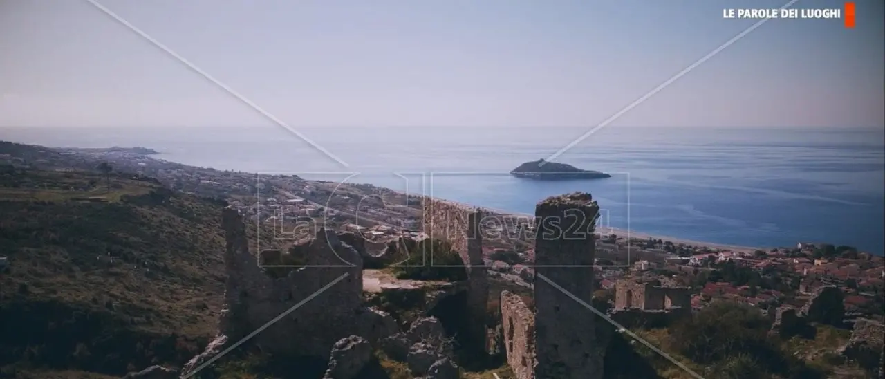 La città dei murales e del peperoncino: Diamante, dove l’estate è perennemente alle porte