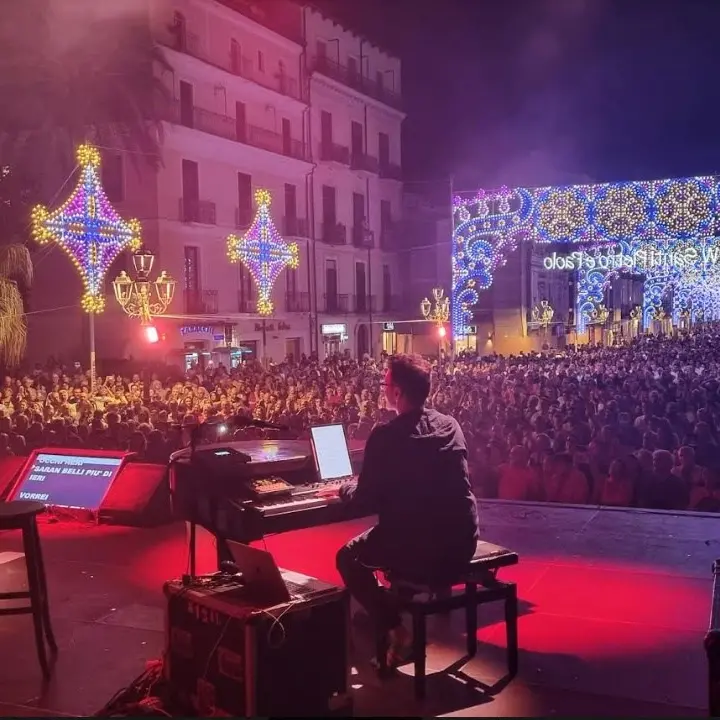 Oltre 10mila presenze a Lamezia per il concerto di Ron: il corso Numistrano si trasforma in una grande arena