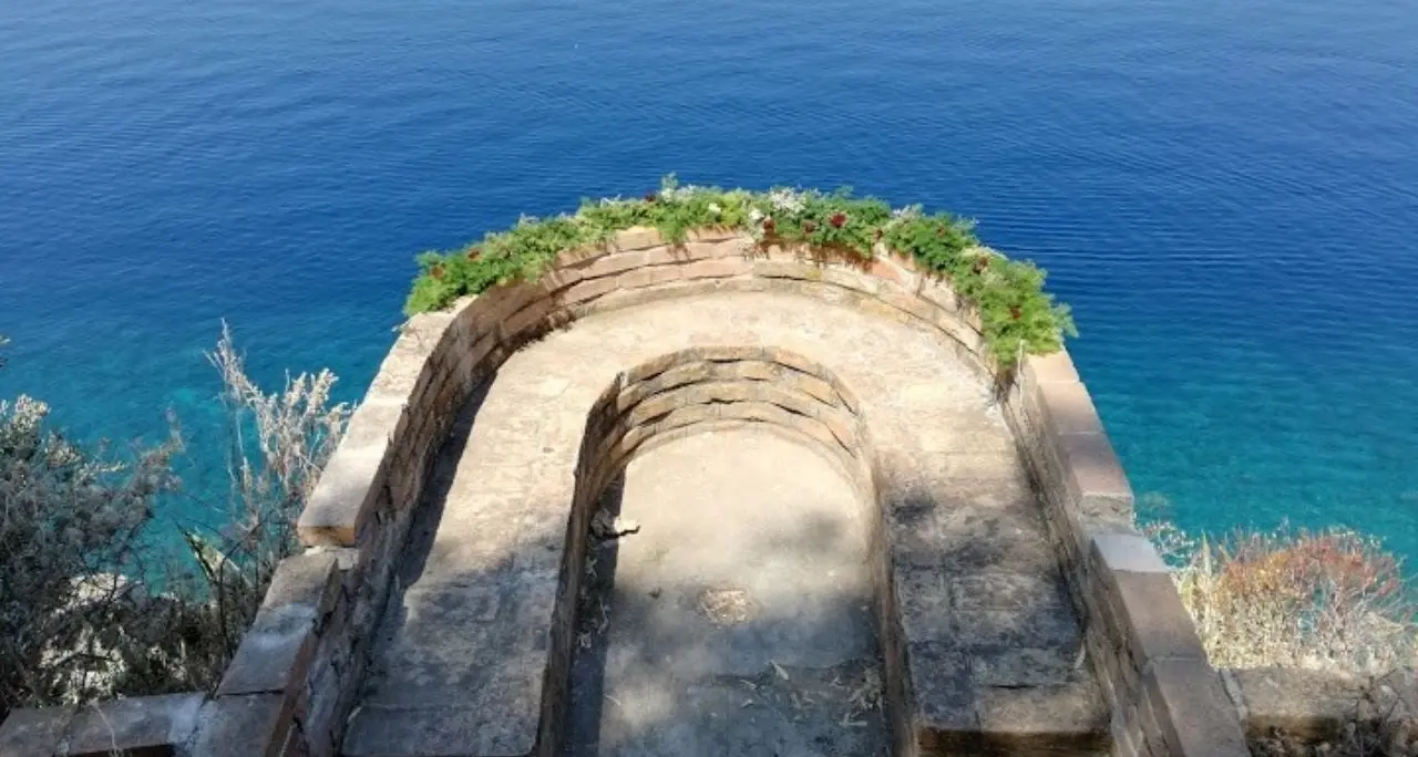 La Guardiola di Palmi, un balcone a picco sul mare dove ammirare Eolie e tramonti bellissimi