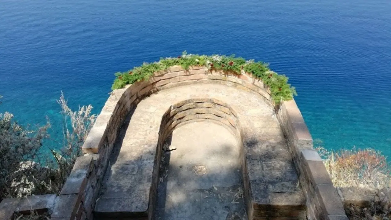 La Guardiola di Palmi, un balcone a picco sul mare dove ammirare Eolie e tramonti bellissimi