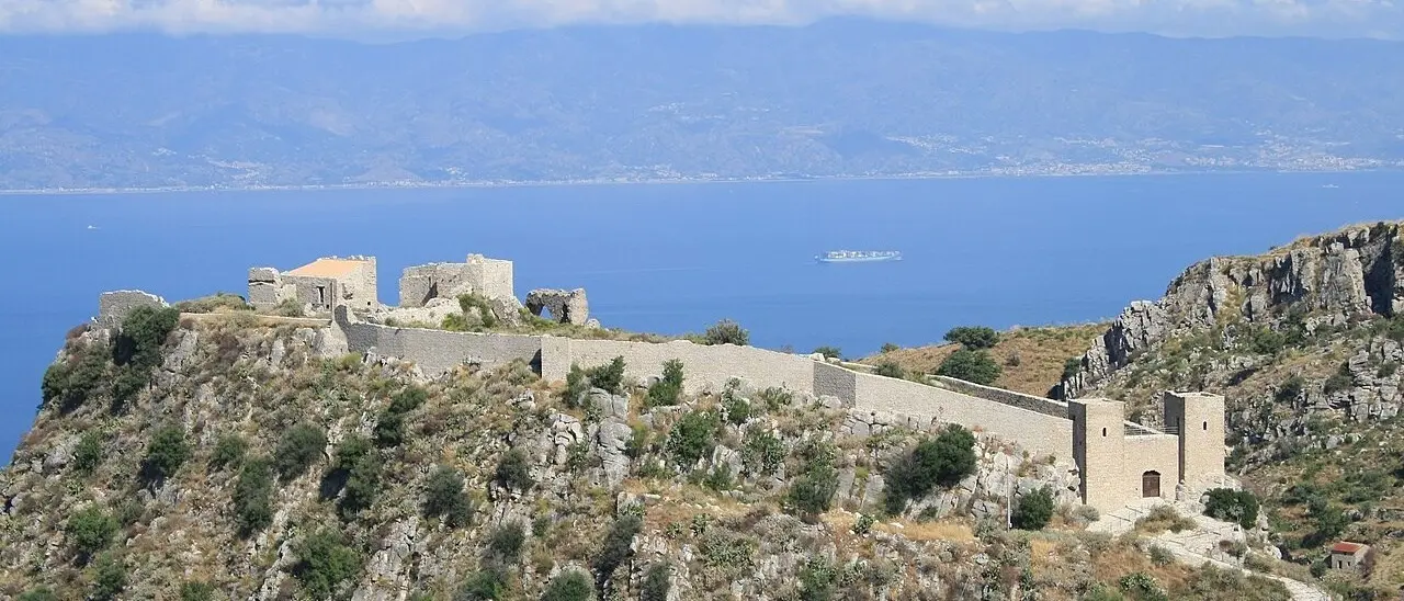Il castello di Santo Niceto, gioiello medievale calabrese che cela ancora segreti