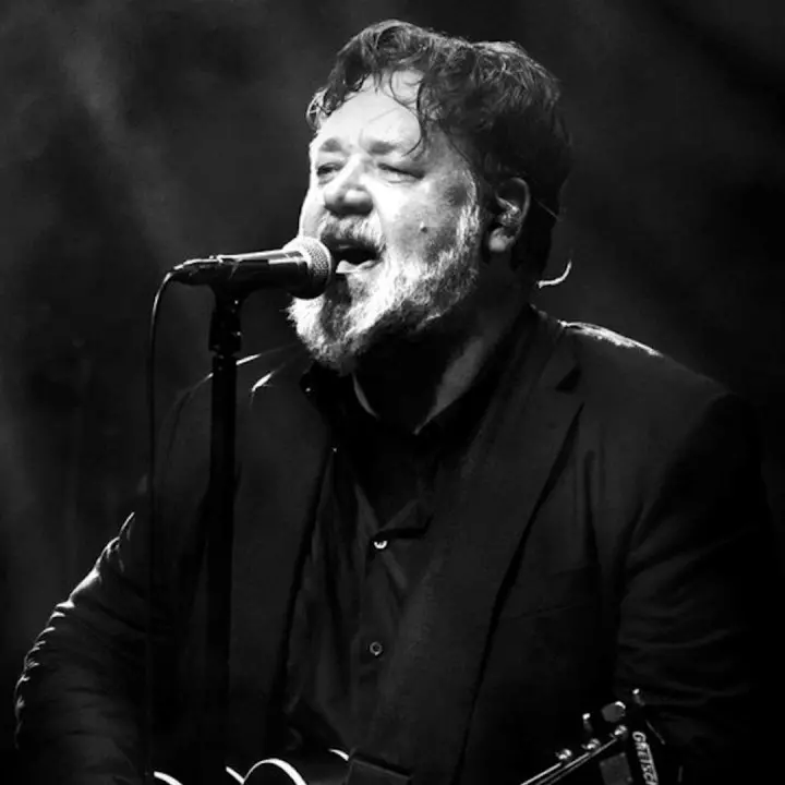 È la settimana di Russell Crowe al Teatro dei Ruderi di Cirella, il Gladiatore in concerto il 20 luglio