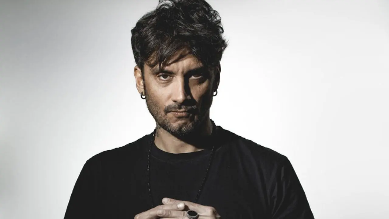 Fabrizio Moro torna in Calabria: in concerto il 30 agosto al nuovo anfiteatro di Rosarno