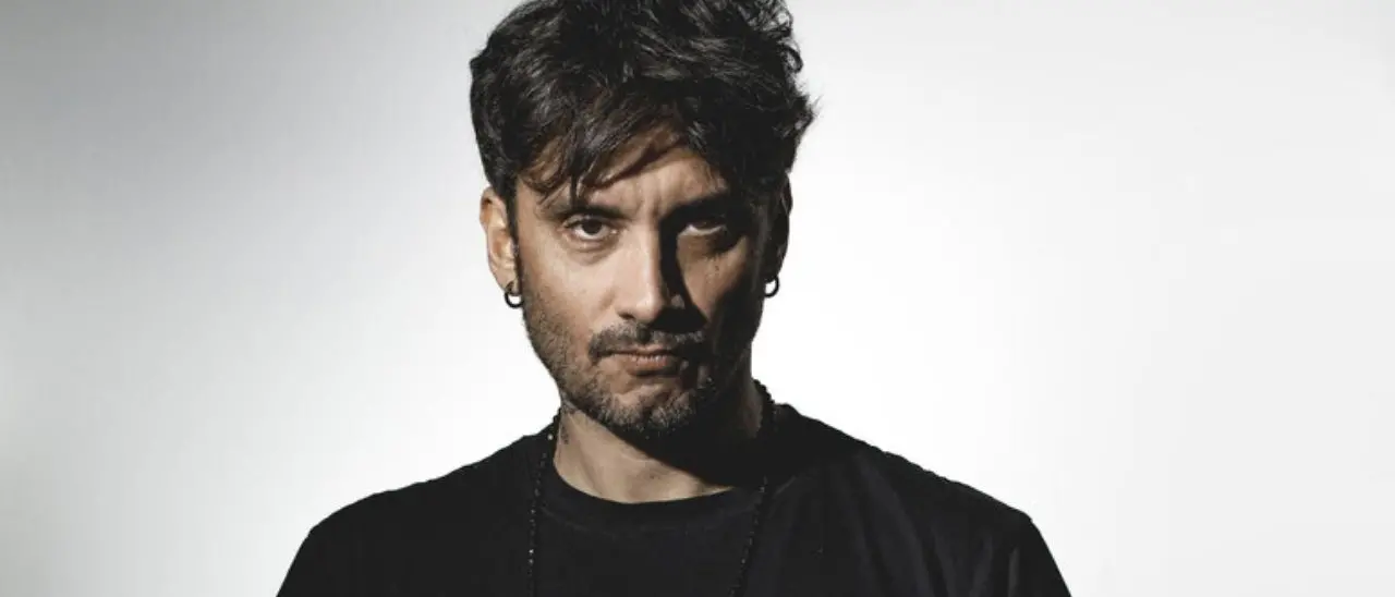 Fabrizio Moro torna in Calabria: in concerto il 30 agosto al nuovo anfiteatro di Rosarno