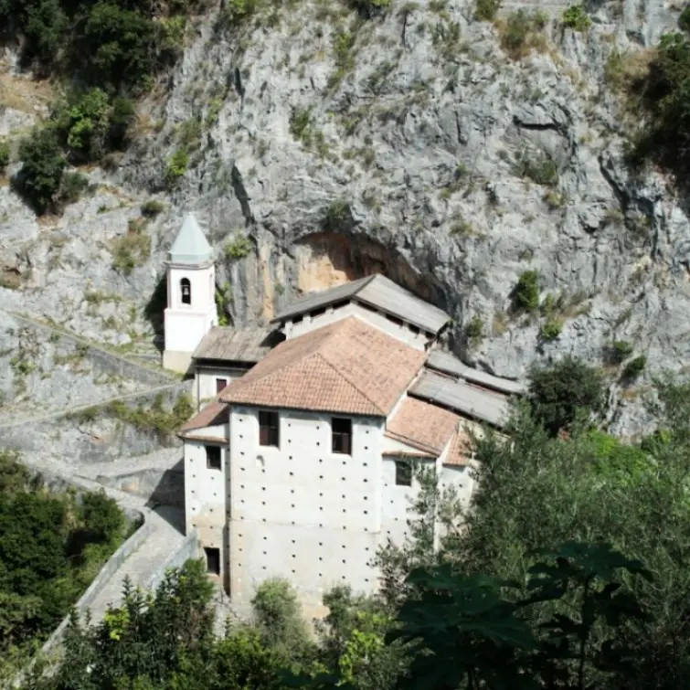 Il Santuario della Madonna di Costantinopoli, a Papasidero un gioiello scavato nella roccia