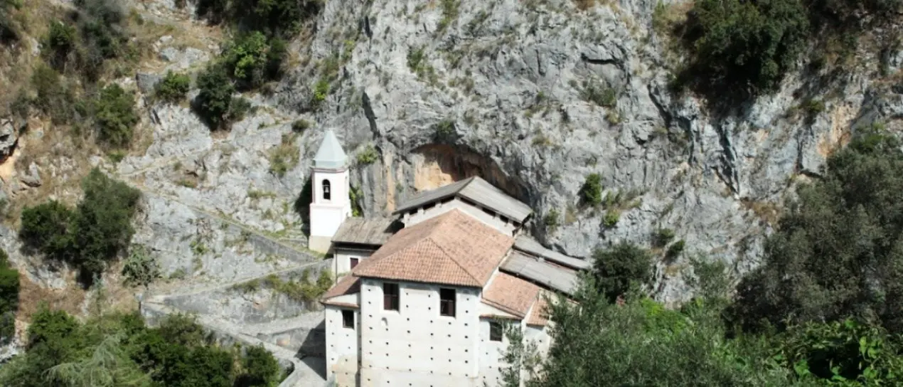 Il Santuario della Madonna di Costantinopoli, a Papasidero un gioiello scavato nella roccia